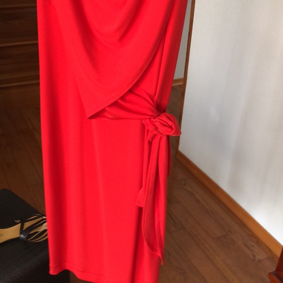 Periphery Sleeveless Red Cocktail Dress - Picture 4 of 9